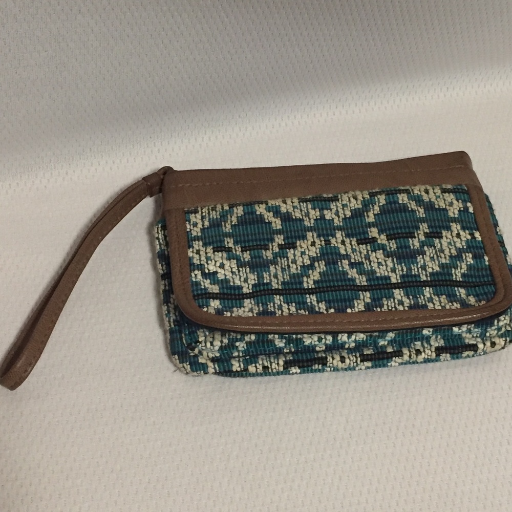💥Green patterned wristlet💥
